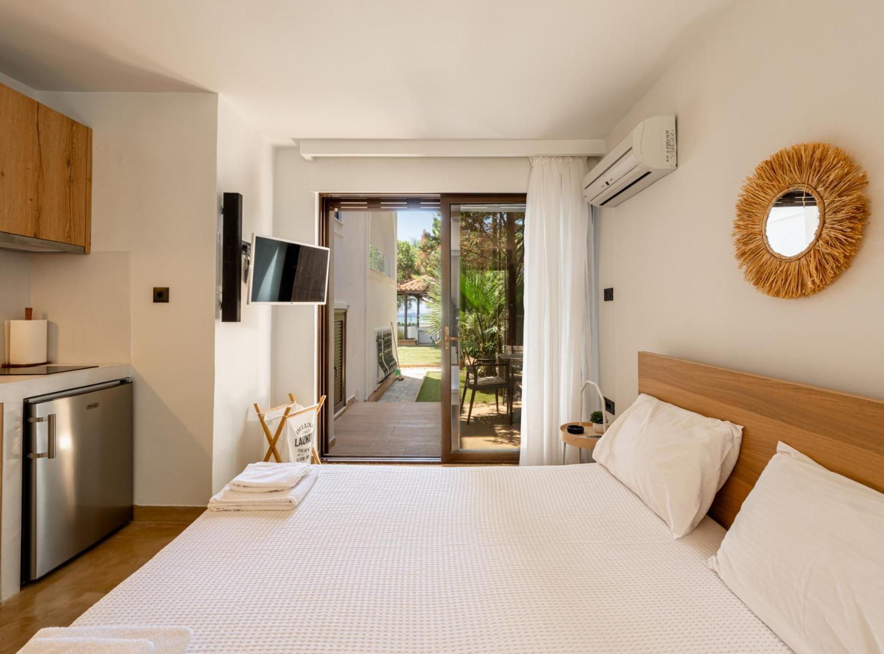 Alkis Guest House By Aegiankazarte Kapotidhes Exterior photo